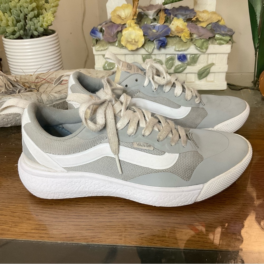 VANS WOMENS ULTRARANGE EXO SNEAKERS SZ 5.5